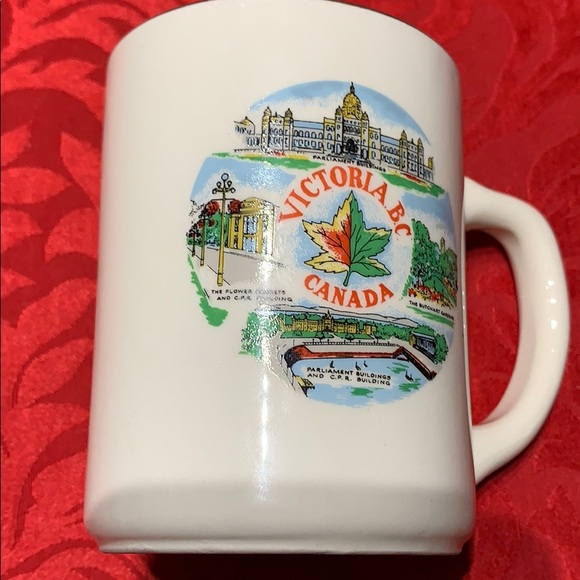 Vintage Victoria.B.C Canada souvenir mug,22 K gold - Picture 2 of 12